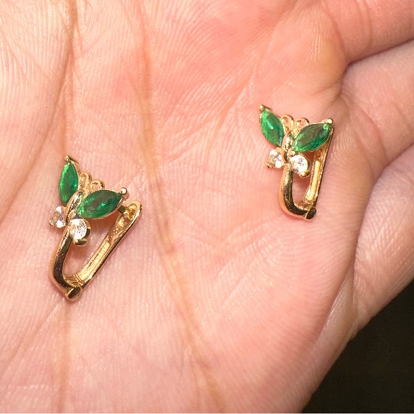 Beautiful green 14K Gold Butterfly earrings. - Picture 4 of 6